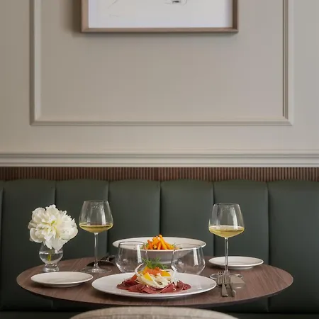 Ξενοδοχείο Worldhotel Casati 18 4*
